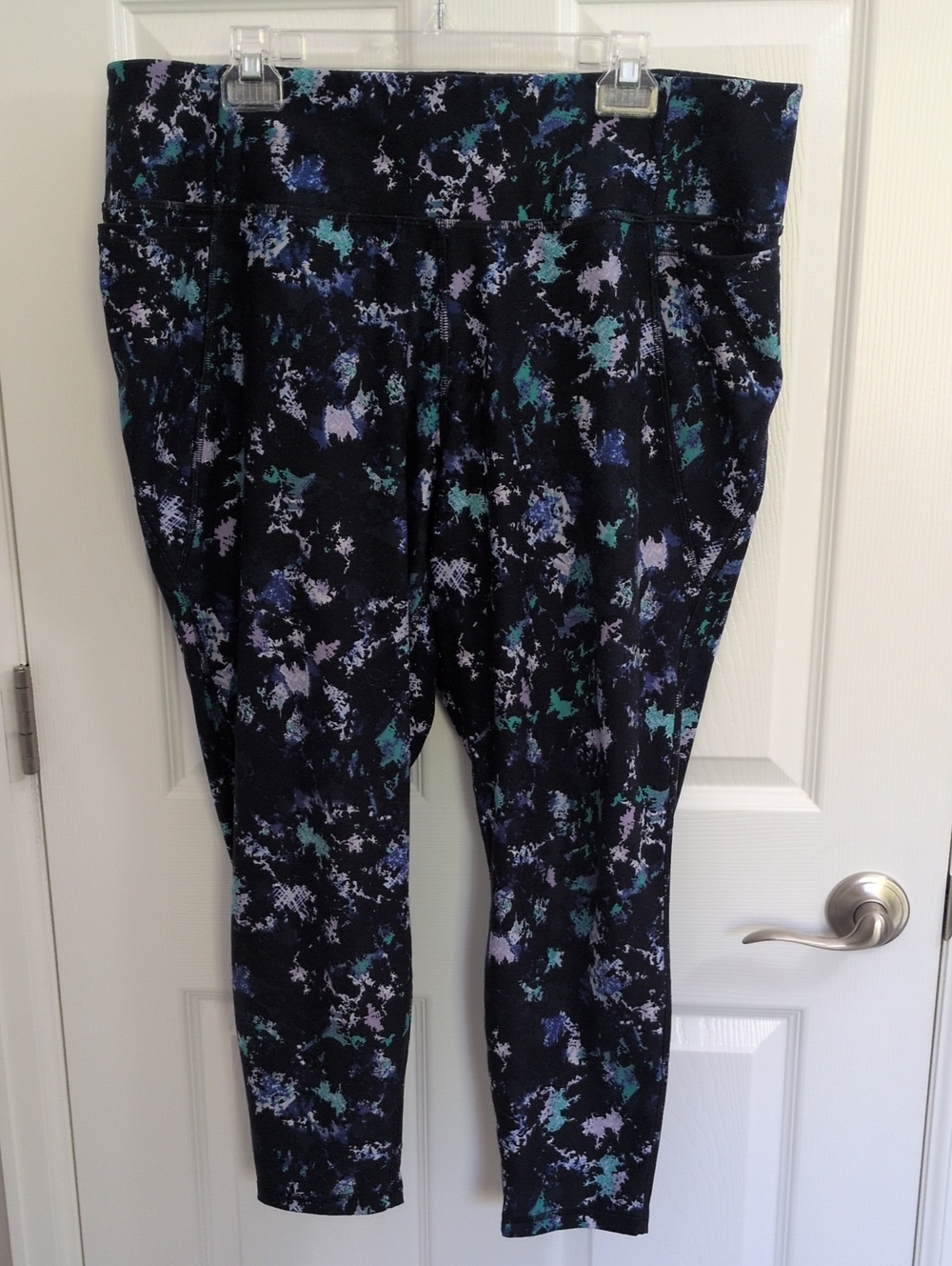 LIVI By Lane Bryant High Rise Wicking Cropped Leggings - Blue Abstract - 22/24
